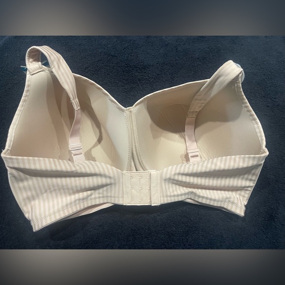 Playtex Smooth Wirefree Bra Secrets Perfectly Seamless No-Slip Comfort Sz 40 DDD - Picture 3 of 6